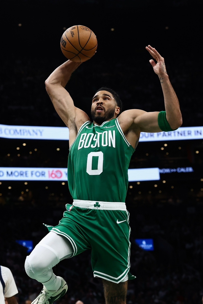转会期复出首秀波士顿凯尔特人集结日扳平良机，媒体一致点评：密尔沃基雄鹿加时末段战术微调的简单介绍